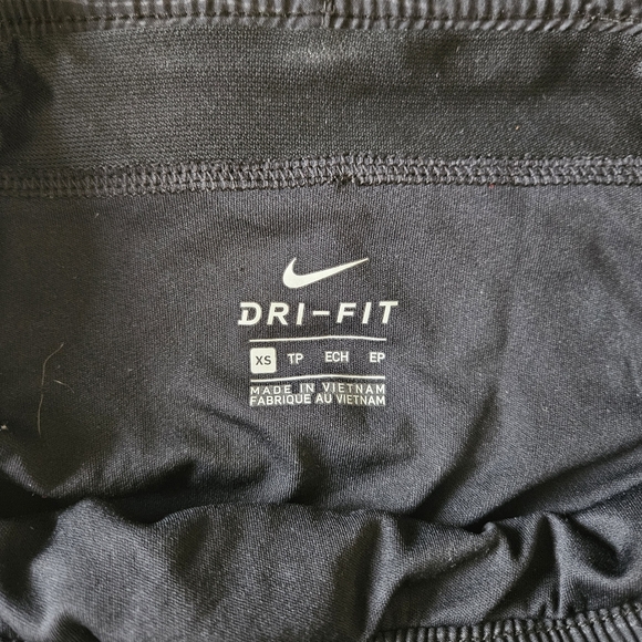 Nike running shorts - Picture 4 of 5